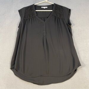 DR2 Petite Women’s Black V-neck Cap Sleeve Blouse, High Low Hemline, size PS